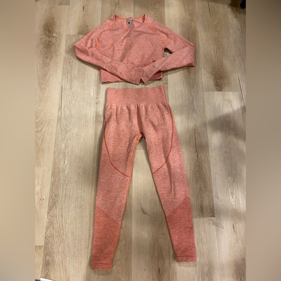 ACTA Seamless Orange Sunset Set top and leggings medium - Picture 1 of 6